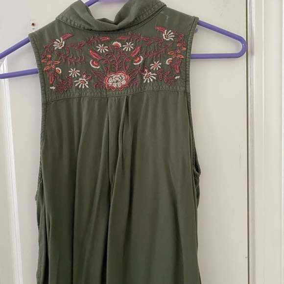 Cute casual tank - Picture 3 of 3